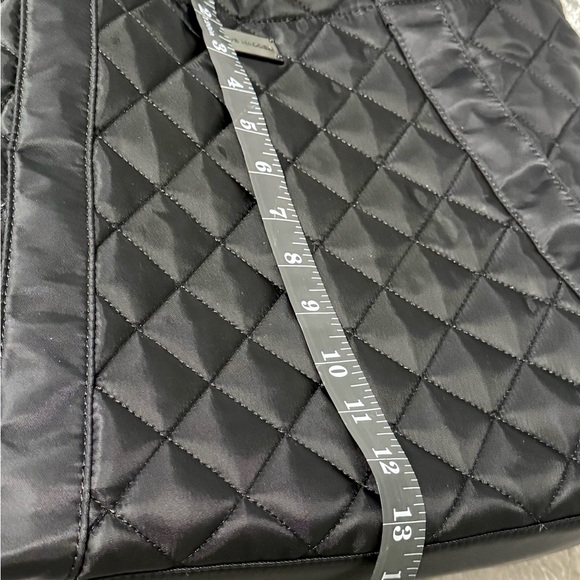 Steve Madden Black Large‎ Quilted Tote/Weekender/Excellent-Purchased-Never Used - Picture 8 of 12